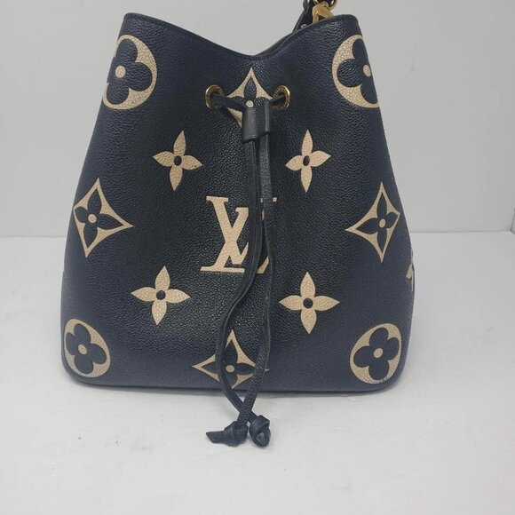 LOUIS VUITTON NEONOE MONOGRAM - Picture 2 of 9